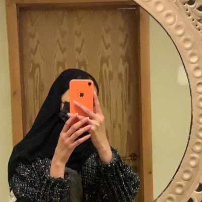 أليس العشق سلطاناً لهُ الاكوان ترتجفُ إذا كان الهوى عيناك فقُل لي كيف أنتصفُ؟🌟