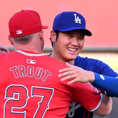 私は野球の試合を見るのは初めてです。
巨人戦を観戦する⚾
情熱的なプレーはとても心地よく、
選手たちのさわやかな姿勢に感動しました✨✨

その時から私も野球の大ファンになりました💖

何よりも、選手たちが必死に白球を追いかける姿が素敵で、
青春っていいなと思う🥇🥇🥇

⚾⚾🥎