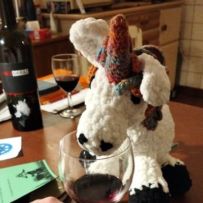 BieneMaja175543's profile picture. 🦄 ;
Pronomen mensch 
🏵️
Queeres, antifaschistisches Einhorn das in der Klimagerechtigkeits-bewegung rumhüpft. :)