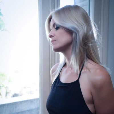 laurarosmusica's profile picture. Cantante, guitarrista, compositora.