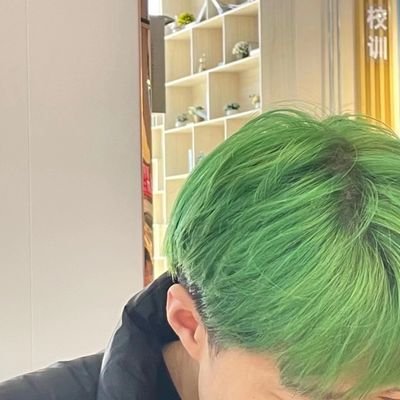 vvv123o_0's profile picture. 