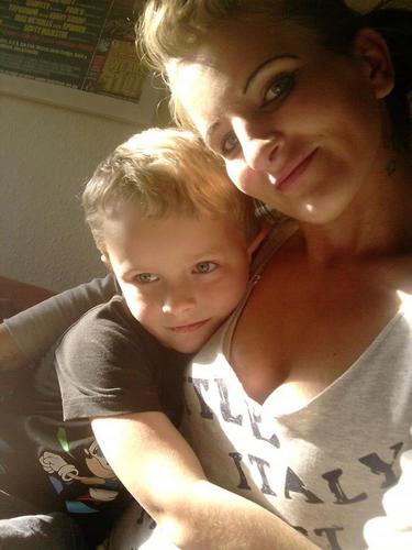 full time mummy to 5 Beautiful cuties who r my world🌍 I live for my kids. #MyKidsRMyLife♥️ #FuckDaHaters🖕🏼 #LoveWotGodGiveU 🙏🏼 #LiveLikeTheresNoTomorrow👌