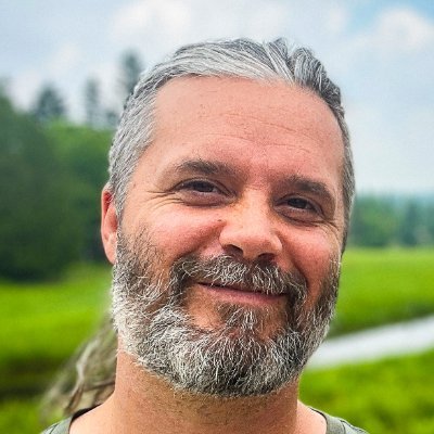⚜️ Fier indépendantiste | 🪶 Allié des Premières Nations | 🧊 Tripeux de Wim Hof | 🦾 Consultant en IA | 🧑🏻💻 Artisan du web | 🚁 Maniaque de dronautique
