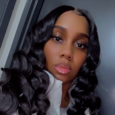 FineAssToti's profile picture. .oh, you’re offended.? well it was INTENDED💋