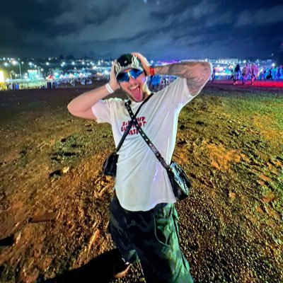 maumasterpiece's profile picture. “A gente não é o que a gente quer ser a gente eh o que a gente consegue ser” (SECCO, deborah)