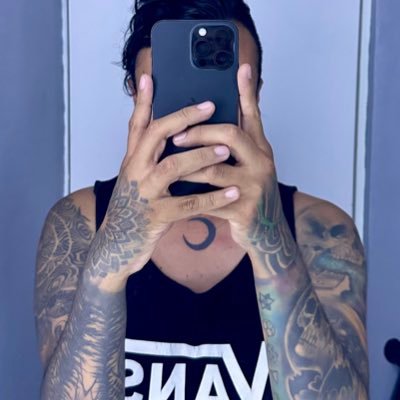 carlosheelal's profile picture. Reencarnación de los 60's.