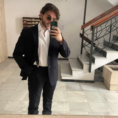 🇪🇸 Challenger Midlaner @GIANTXES 
🕴🏻Ramoncillo en @Marbellavice 
📚 Marketing Consultant @RaizAgencias 
👔 Pretty face https://t.co/6F1juexQyd