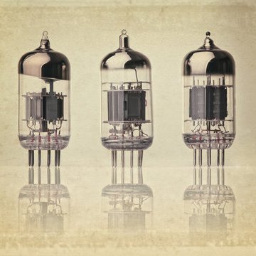 Vintage Radio Tubes, resistors, Capacitors, and other Radio parts Online. Shipping from Europe. :)