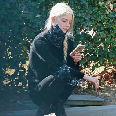 Luna91280832's profile picture. Les🌈喜欢女的  PhD在读   日常吐槽