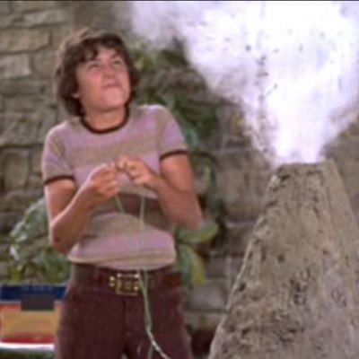 peterbradyvlcno's profile picture. MIDDLE KID SYNDROME
