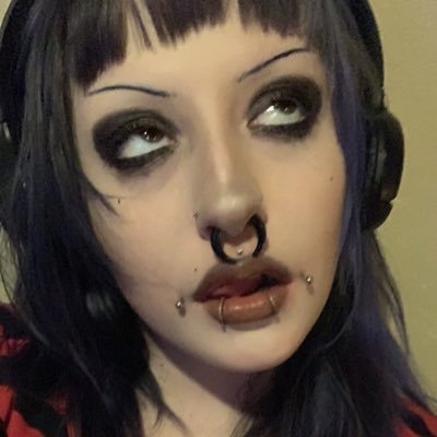 uteroinn's profile picture. just an angel with a violent past