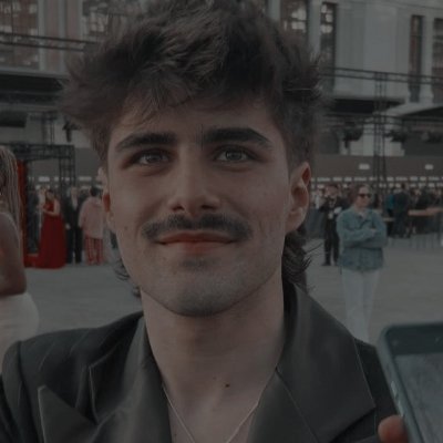 ⠀
、 𝕾oy como una ola, 𝖓o sé
cuándo 𝖕𝗲𝗿𝗼 voy a romperme.
⠀