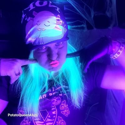 Twitch&Kick Affiliate.  
Streamer, Artist, Mother of 4, Etsy Owner
#UnderdogSociety 

https://t.co/cIYfbO3KjJ