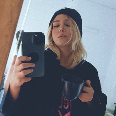 helia_najmabadi's profile picture. GOD ‘s servant #ASABOVE_So_below #children_Lives_freewill Ultimately All Success is From ALLAH And all praise is due to Him 🤍 it’s ALL connected. #برانداز 🤞🏻