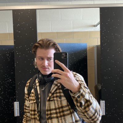 aaronreadm's profile picture. do a flip