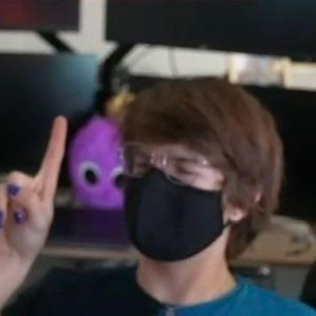 ranboowithmusic's profile picture. i slap music on pictures of ranboo /

submissions open /

run by @zekeweekes