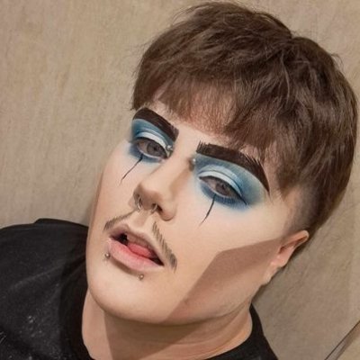 21 yo trans man (he/him), drag king, activist, and known attention whore.
no terfs on our turf / acab / free Palestine
@oliver_attention on instagram!
