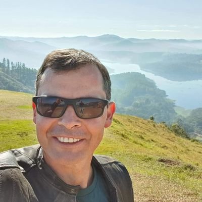Profissão: Marceneiro
Hobby: Mountain Bike
Sofrencia: Política