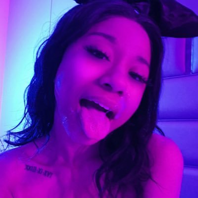 kinkyArmani Profile Picture