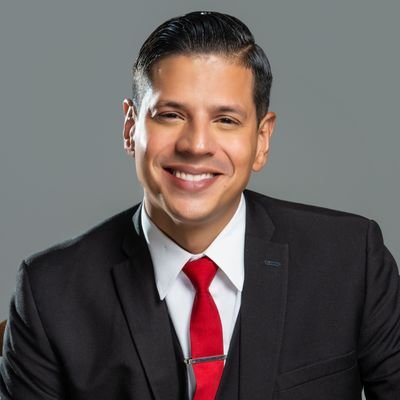 Abogado venezolano.
Magister y Especialisa en Derecho Penal. Esp.Publicidad y Mercadeo.
MKT Político.
Locutor.
Profesor UCV.