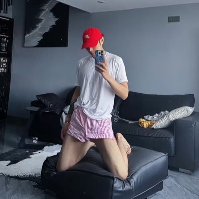 colinregg30860's profile picture. 