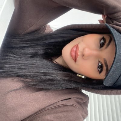 sknngrl Profile Picture