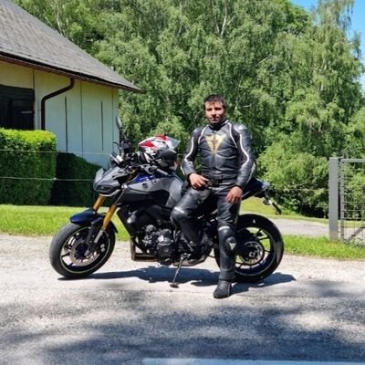 Ferhat_42_'s profile picture. Harabat ehlini hor görme şakir,
Defineye malik viraneler var.