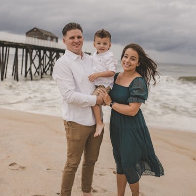 AntDella's profile picture. 📍NJ - MA ✈️🚂 🏋🏼‍♀️⛹🏼‍♂️ IG: @AntDella