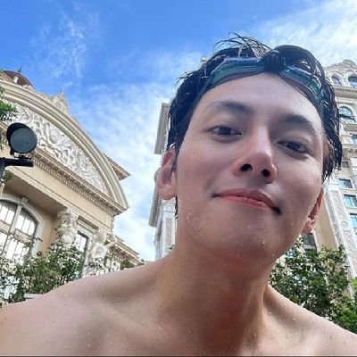 𝗶𝗹𝗹𝘂𝘀𝗼𝗿𝘆 ` Ji Chang-wook is a South Korean actor and singer.