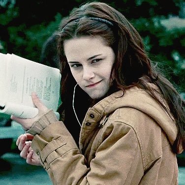 ⋆ ˚｡⋆୨୧˚ Bella, where the hell have you been loca! ˚୨୧⋆｡˚ ⋆ 𝐥𝐢𝐛𝐫𝐚 ☽ #twilight ☼ #booktwt {cr: If we were villains}