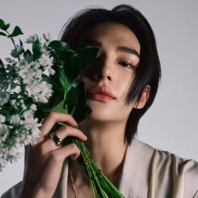 𝐅𝐈𝐊𝐒𝐈 ── Tinggalkan jejak di atas kanvas putih, sampaikan isi hati sang penari. 𝙃𝙖𝙧𝙨𝙖𝙙𝙖 𝙆𝙞𝙧𝙖𝙣 𝙂𝙖𝙪𝙩𝙖𝙢𝙖, begitu mereka memanggilnya.