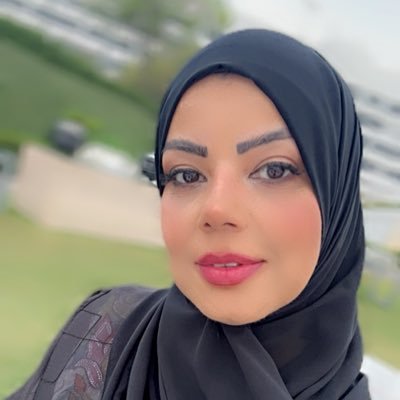 -عمانية-صيدلانية-مصممة مطليات فضية تراثية مطورة