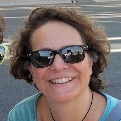Mestra entusiasta per la BONA EDUCACIO.
Per educar un nen cal tota la tribu.