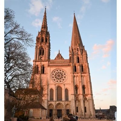 Page officielle de l'Insigne Basilique Cathédrale ND de Chartres
16 Cloitre ND 28000 CHARTRES  (33)2 37 21 59 08