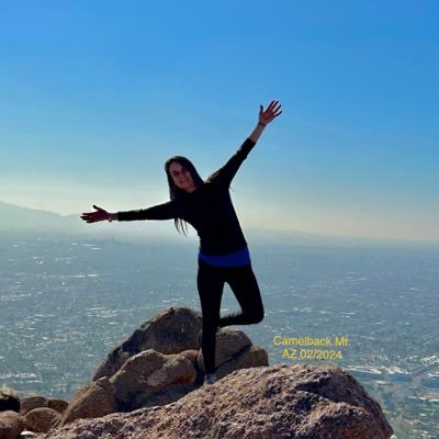 candidCarolyn's profile picture. 