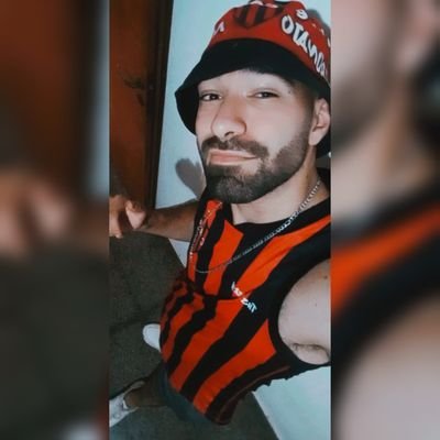 • Leo ♌ • Hincha y Socio del Más Grande Entre Ríos❤️🖤 • 25 años • | Mi abuelo siempre mi ángel 👼🏻👨🏻‍🦳| 30/10/2022⭐⚫🔴| 18-12-22 ⭐🏆🇦🇷