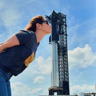 Female Engineer 👩🏻‍🔧  Sharing my love of all things SPACE TRAVEL🚀🛰️🪐👩‍🚀 PhD under way 👩🏻‍🎓 Experienced globetrotter 🌏