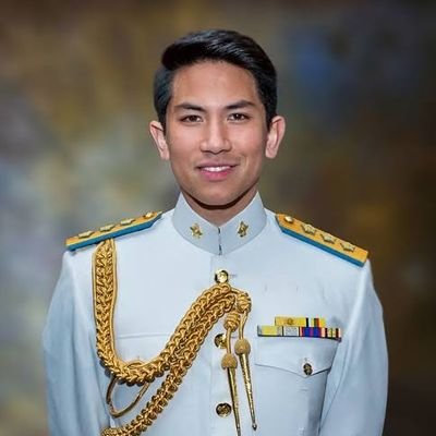 My father is king of Brunei 🇧🇳 
Am prince Abdul mateen