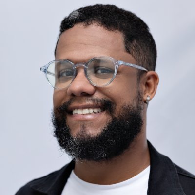 Sênior UI/UX Designer | Front-end UI | Geek | Intra-empreendedor | Pai de um lindo garotinho e uma linda 4 patas.