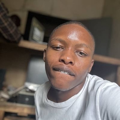 Chata_Mtambo's profile picture. certified iphone dealer📱