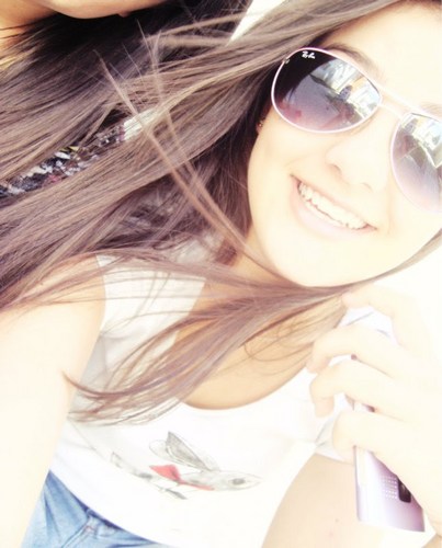 Para sempre é muito tempo
Mas eu não me importaria de passar ao seu lado .  always ♥ feerbits