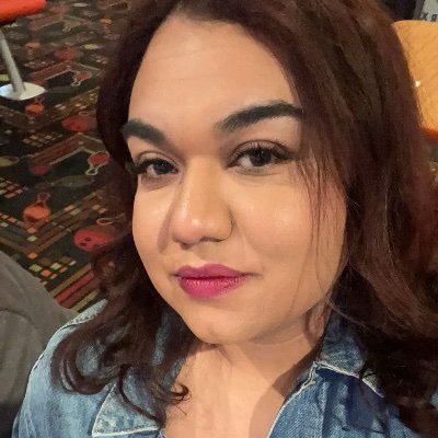 ellie_hl's profile picture. Textile & Graphics Designer