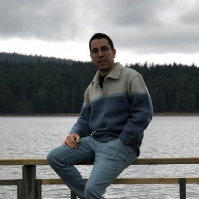 ertugrulatli's profile picture. Kağıttan turna kuşu katlıyor.