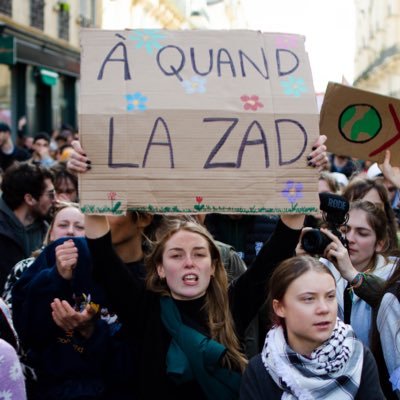 Activiste pour l’écologie et la justice sociale | étudiante en droit franco-allemand et politiques écologiques | she/her