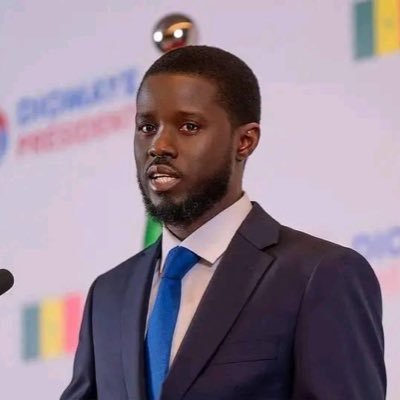 Étudiant en économie et gestion, activiste pour les droit humains, écrivain et élément Mame FALLOU mbacké