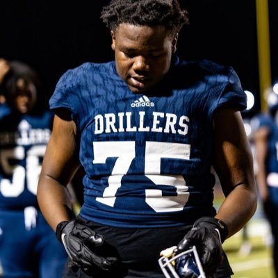 6”/ 240 / offensive guard- tackle / 3.5-4.0 GPA