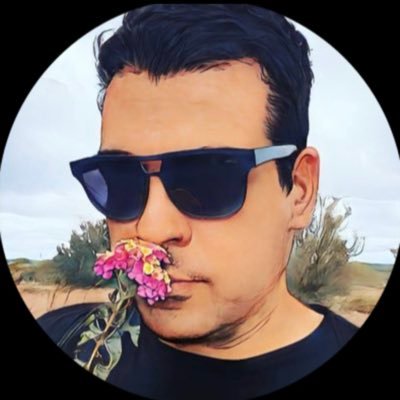 Desarrollador (de Software). Haciendo mis pinitos de Filosofía en @UNED. Expandiendo las fronteras de lo inefable. Prolijo. Viajo menos que Kant.