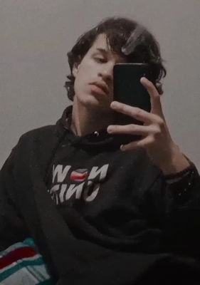 18Y 
@S❤️💍
Cantor🎤 e Guitarrista 🎸
      
Nirvana🖤🎸

          Curto Memes 🤓☝🏻
                           
Sou Rockeiro😎🤟🏻
Gamer nas horas vagas🎮👍🏻