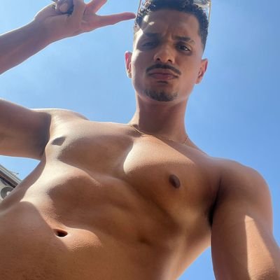 SP 011 📍
https://t.co/Z2upSjjUen
_ Que o amor seja sempre uma aposta de que dê certo _ ✌️❤️ Aquário ♒ | Faço umas dancinhas por aí |