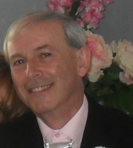 Hi My name is Richard, My online interests are in internet marketing through social media and blogs. I also have an addictive interest in guitar music